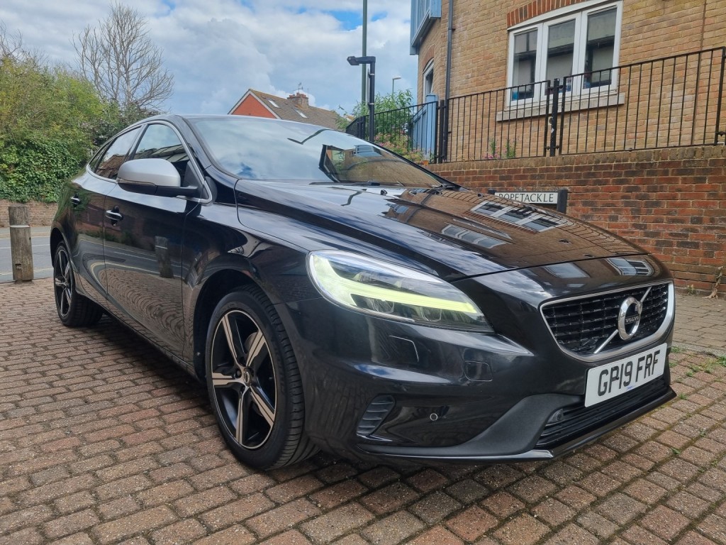 2019 Volvo V40